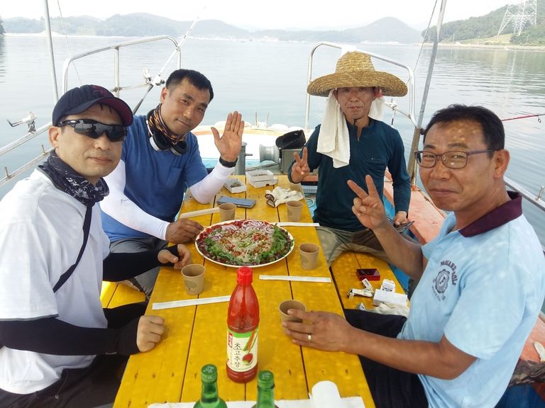 이렇케 맛있는 회와 즐거운 낚시를 오만원으로 끝~~~같이 즐겨요^^
