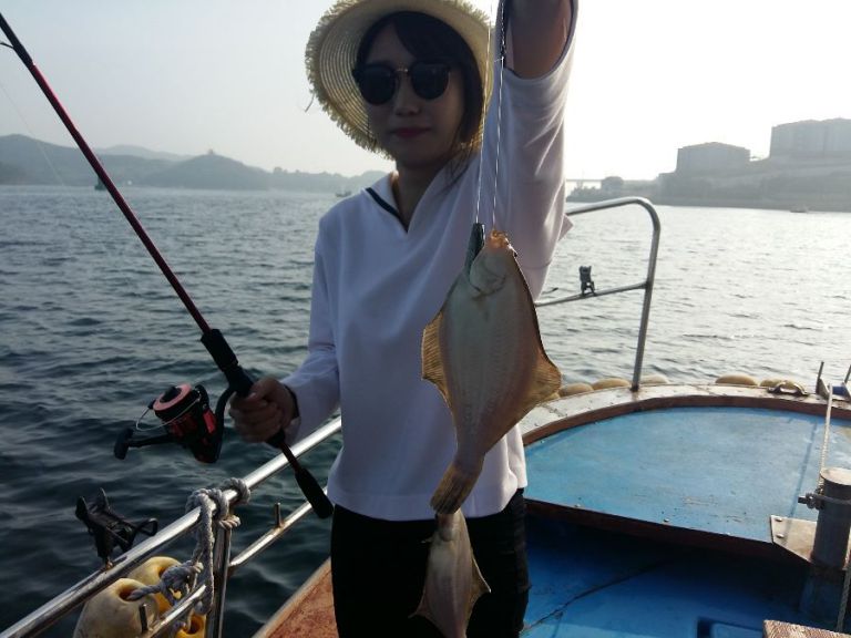 연인들끼리 아싸 도다리  통영배낚시에서 낚시체험 다녀왔음요