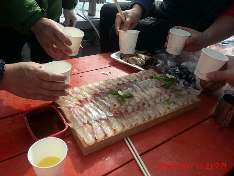 통영배낚시~재밌따.손맛에 회까지.........