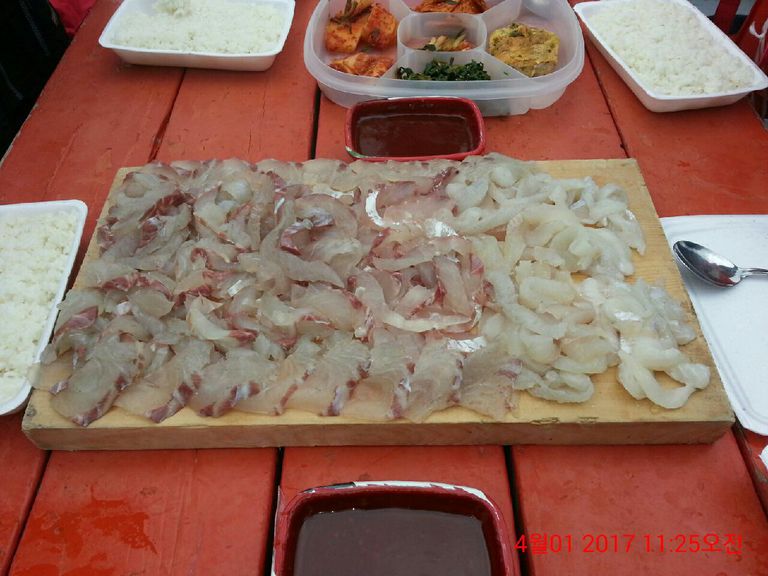 아름답고 맛있는 회 통영스피드 배낚시 입니다.
